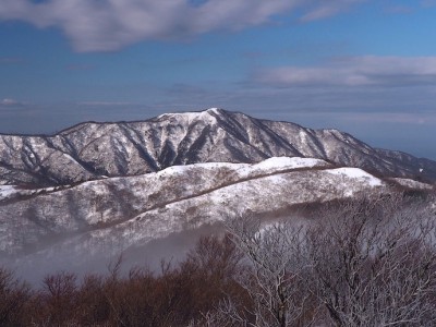 岩籠より野坂岳.JPG
