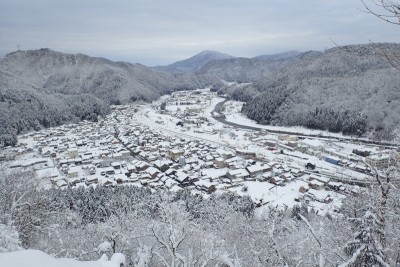堂々とした日野山の山容