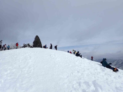 P1290019.jpg (35.21 KiB) 閲覧された回数 2540 回 綿向山頂上