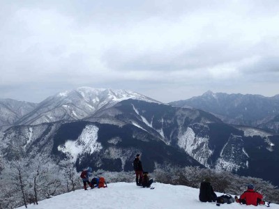 P1290036.jpg (55.46 KiB) 閲覧された回数 2541 回 雨乞岳と鎌が岳