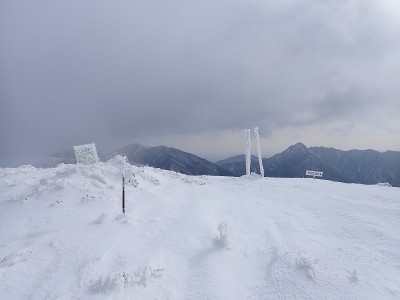 雨乞岳山頂
