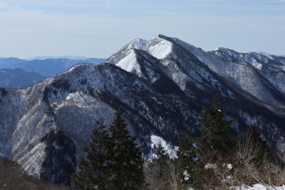 IMG_2400.JPG (9.74 MiB) 閲覧された回数 2924 回 花房山、小津権現山-右には鈴鹿の御池岳が見える