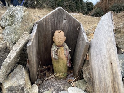 山頂にあった小さな仏様