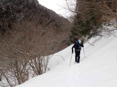 P2240004.jpg (86.12 KiB) 閲覧された回数 3058 回 林道の滑り台