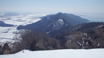P2262836.jpg (458.66 KiB) 閲覧された回数 9522 回 山本山への尾根と琵琶湖