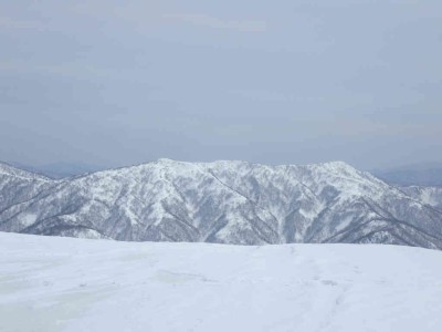 P3090050.jpg (35.47 KiB) 閲覧された回数 2254 回 三国岳と左千方