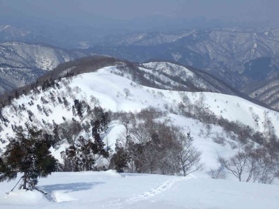 P3090064.jpg (69 KiB) 閲覧された回数 2253 回 のぼり下りに使った尾根