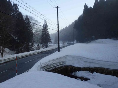 P3240003.jpg (49.83 KiB) 閲覧された回数 3567 回 椿坂隧道北口付近取付き