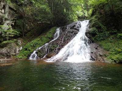 P6010075.jpg (103.58 KiB) 閲覧された回数 1811 回 済浄坊の滝 下の滝10m