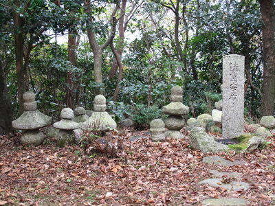 土岐一族の石塔