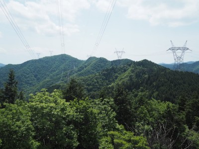 尾根を振り返る.JPG (144.05 KiB) 閲覧された回数 3162 回 歩いてきた尾根を振り返って