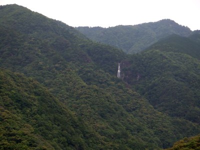 林道から見る小木森滝