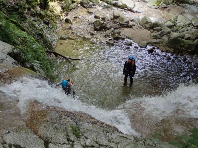 P7070063.jpg (112.63 KiB) 閲覧された回数 2466 回 女郎滝を登るシニア隊