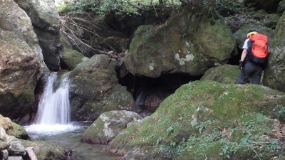 P7304107.jpg (359.76 KiB) 閲覧された回数 3221 回 ゴルジュ帯へ