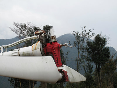 IMG_4371.jpg (343.21 KiB) 閲覧された回数 12055 回 電力風車の残骸