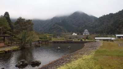 PA150556.jpg (324.53 KiB) 閲覧された回数 3710 回 藤橋城公園の近くからスタート