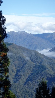 PA150573.jpg (332.71 KiB) 閲覧された回数 3712 回 遠く能郷白山?