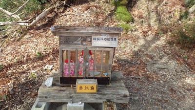 PC120850.jpg (539.64 KiB) 閲覧された回数 2392 回 根来坂峠の祠