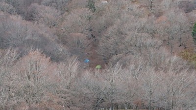 ヒキウス平からテント場を見下ろす - コピー.jpg