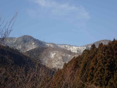P1120014.jpg (73.31 KiB) 閲覧された回数 3503 回 木屋谷川左岸林道から国見山方面を見る