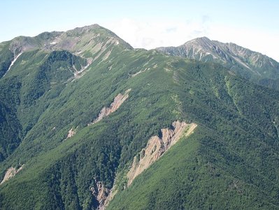 IMG_2454.jpg (100.4 KiB) 閲覧された回数 10978 回 悪沢岳北面。蝙蝠尾根四郎作沢ノ頭から