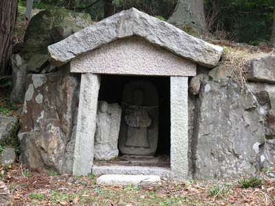 IMG_4375.jpg (650.5 KiB) 閲覧された回数 11009 回 石門横の石仏