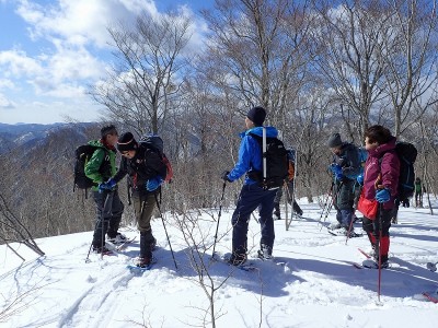 一休み。周りの山も顔を出す