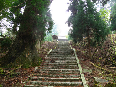 IMG_4389.jpg (705.34 KiB) 閲覧された回数 10993 回 本堂への階段