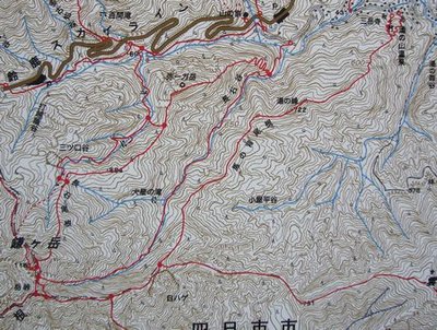 P1160569b.jpg (89.83 KiB) 閲覧された回数 2865 回 鎌へ行く馬の背尾根