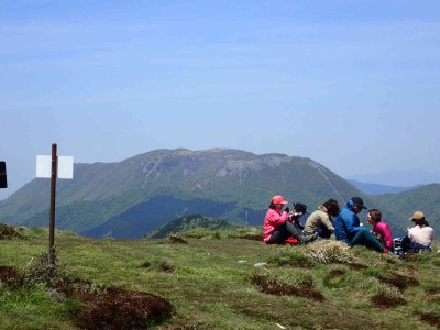 P5100050.jpg (160.03 KiB) 閲覧された回数 6268 回 賑わう竜ケ岳頂上