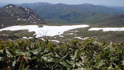 P5112320.jpg (413.32 KiB) 閲覧された回数 9290 回 笠場湿原を見下ろす