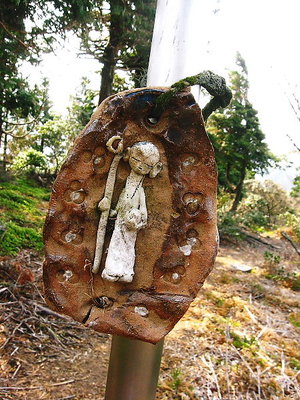 ● カッコいいレリーフだ、センスが好いなあ