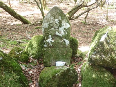 新道峠の大日如来像