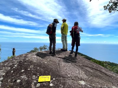 ハカリカケ岩にて