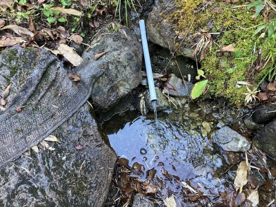 水場.jpg (816.64 KiB) 閲覧された回数 7594 回 この水はいつもあるとは限らない