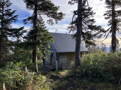 避難小屋.jpg (683.8 KiB) 閲覧された回数 7949 回 小さな避難小屋(今夜の宿)