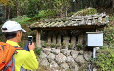登山口の地蔵さんs.jpg (37.64 KiB) 閲覧された回数 3064 回 登山口の地蔵尊
