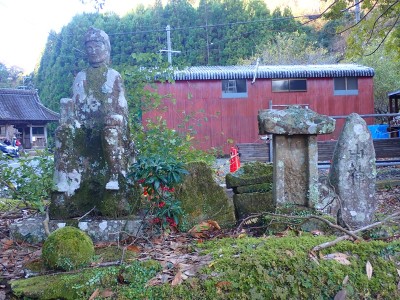 PB260002.JPG (320.66 KiB) 閲覧された回数 6246 回 役行者・大日如来・山の神