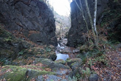 ゴルジュ帯を振り返る.jpg (597.37 KiB) 閲覧された回数 5775 回 ゴルジュ帯を振り返る