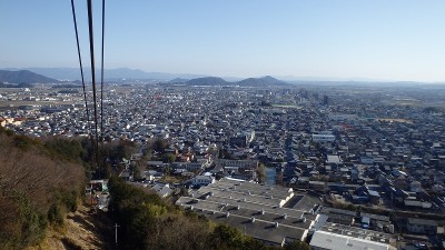 P1250288.jpg (375.46 KiB) 閲覧された回数 3236 回 八幡山ロープウエーと市街地