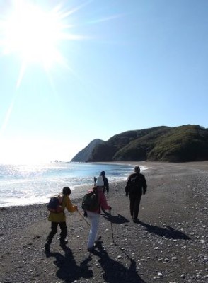 塩籠浜の砂浜を歩く