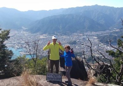 天狗倉山s.jpg (34.16 KiB) 閲覧された回数 13454 回 天狗倉山山頂から尾鷲市内の街並み