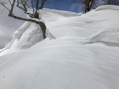 IMG_7522.jpg (146.45 KiB) 閲覧された回数 3315 回 2018/2/18の雪庇