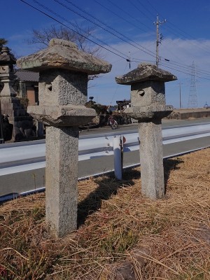 掘坂大明神の灯篭