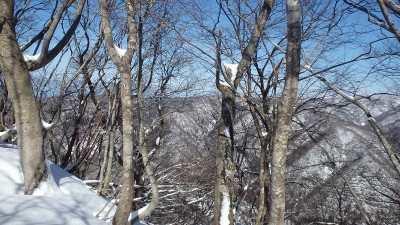 P2090464.jpg (503.42 KiB) 閲覧された回数 11272 回 イカ谷から北方の県境稜線