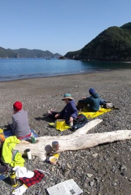 座佐浜で焼き芋ランチs.jpg (37.59 KiB) 閲覧された回数 17444 回 座佐浜でランチ