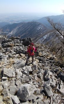 孫太尾根をバックに