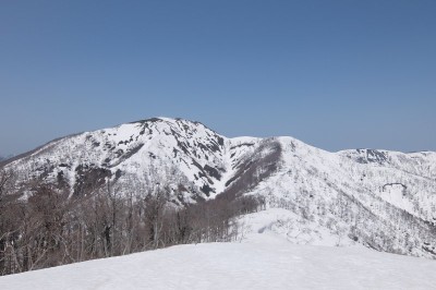 主稜線からの三ヶ辻山