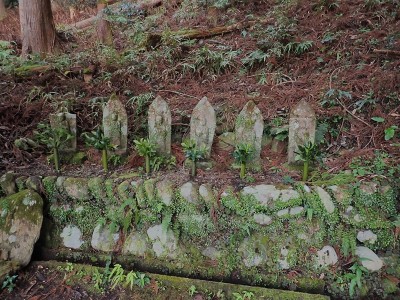 薬師堂の六地蔵