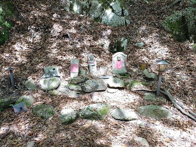 2024-05-05_09-40-37.jpg (304.72 KiB) 閲覧された回数 4425 回 法印古場の石仏